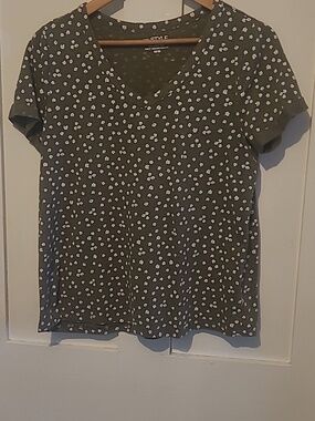 mySTYLE Olive Green Floral V-Neck Short Sleeve Tee